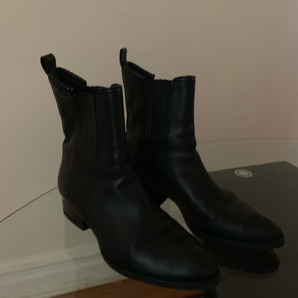BLACK LEATHER BOOTS//ALEXANDER WANG💥